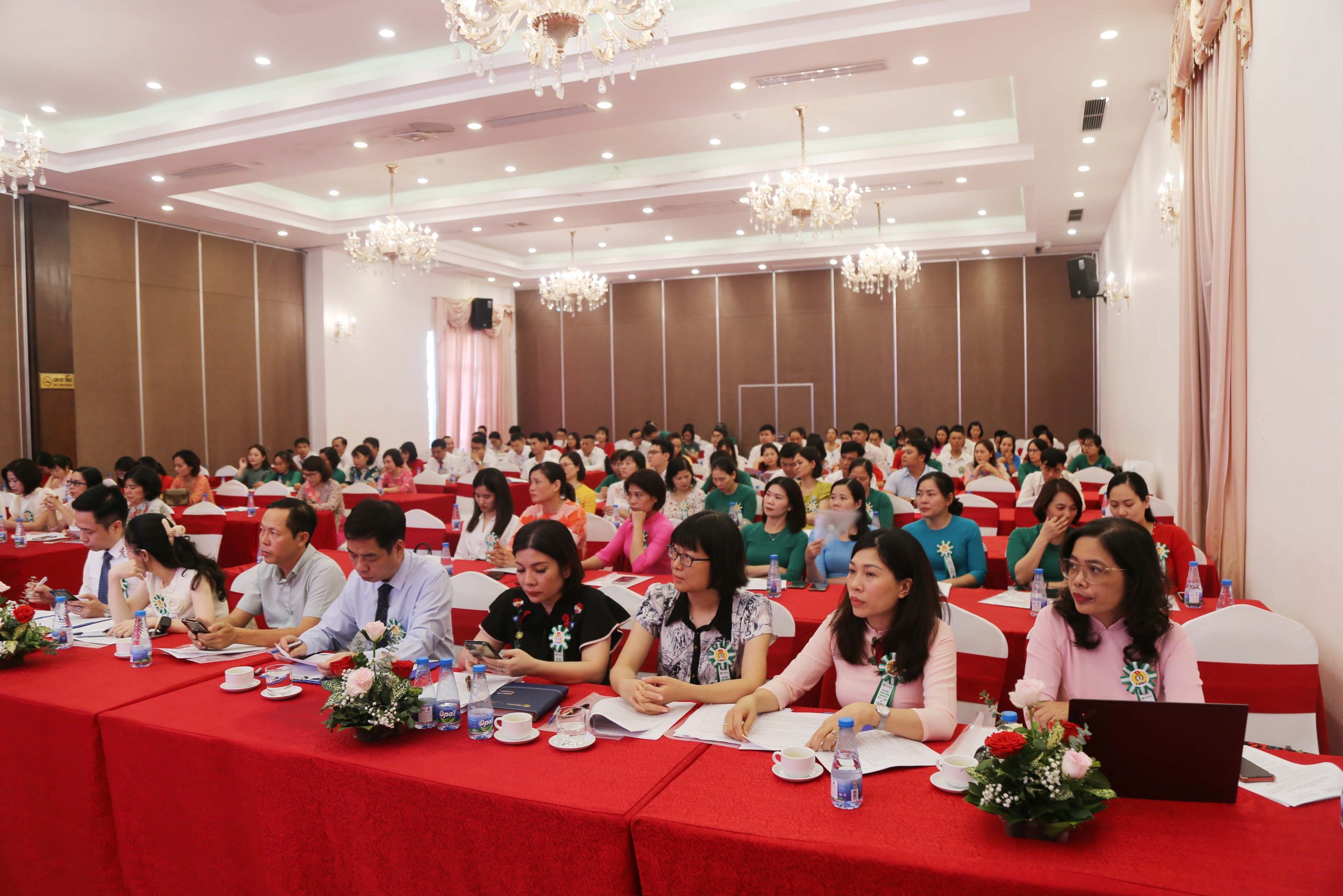 Các đại biểu đại diện cho gần 1000 CBCNV Dược Nam Hà tham dự Đại hội công đoàn và Hội nghị người lao động