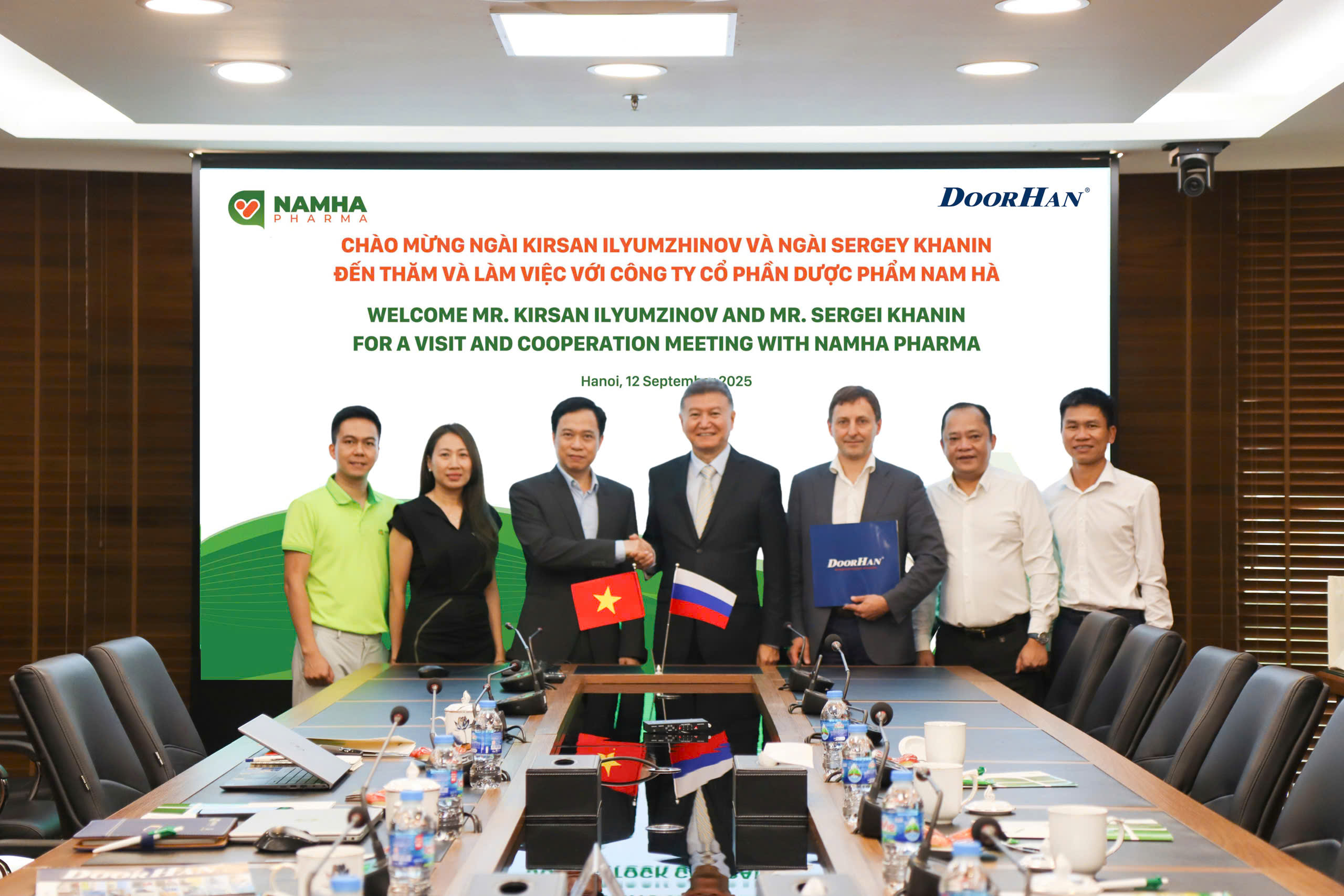 Dược Nam Hà tiếp đón đoàn đối tác Nga trong khuôn khổ chuyến thăm của Bộ trưởng Y tế Liên Bang Nga